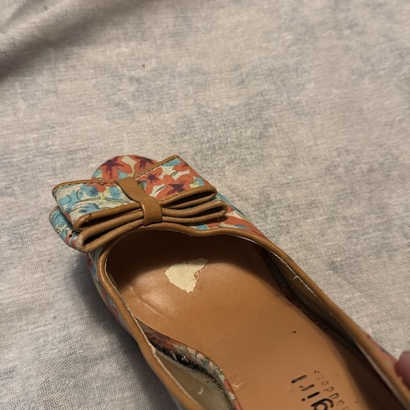 Madden Girl Bow Floral Peep Toe Heels Size 7.5 Multicolor - Picture 2 of 3